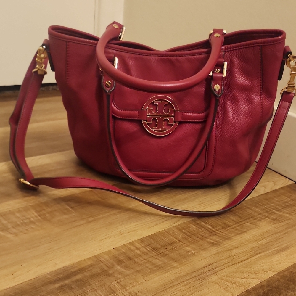 Tory Burch Amanda Fuchsia Leather Hobo Shoulder Bag w/ Crossbody Strap - Picture 4 of 12